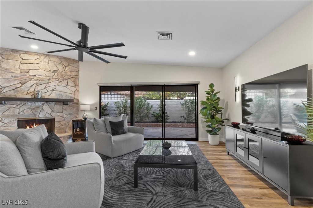 1912 Plaza De La Cruz