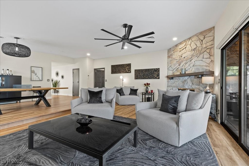 1912 Plaza De La Cruz