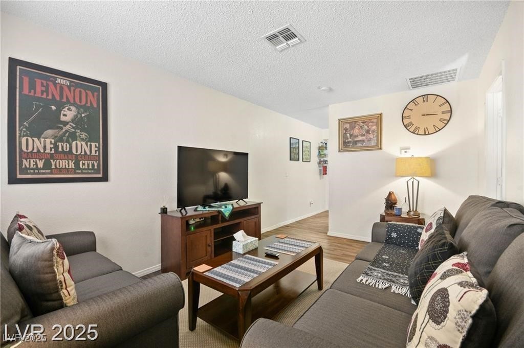 3982 Voxna Street