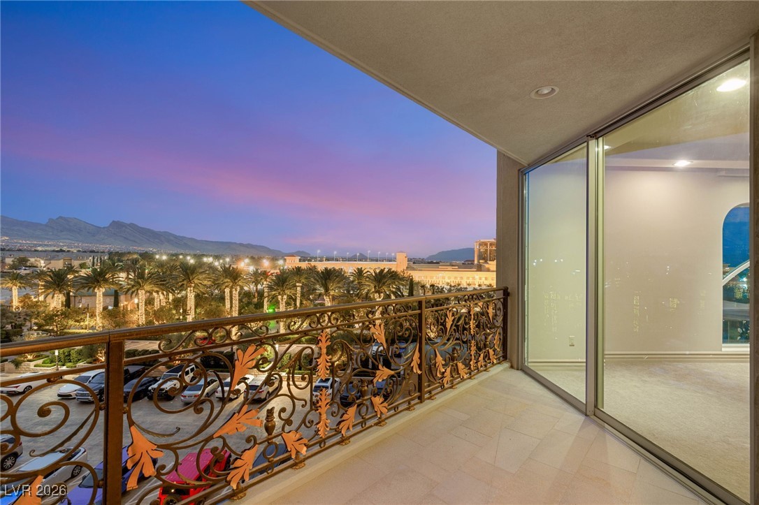9103 Alta Drive 403