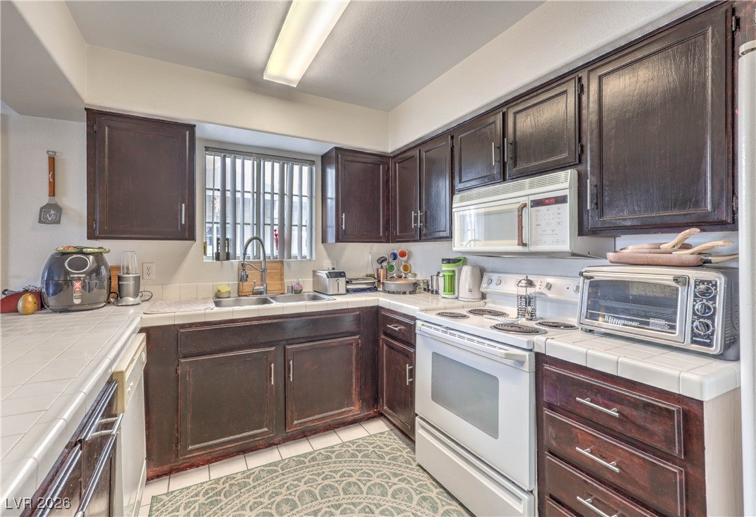 2725 South Nellis Boulevard 2074