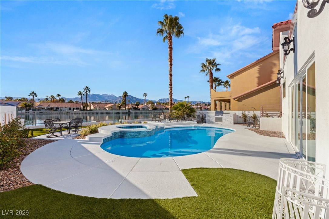 2493 Sun Reef Road