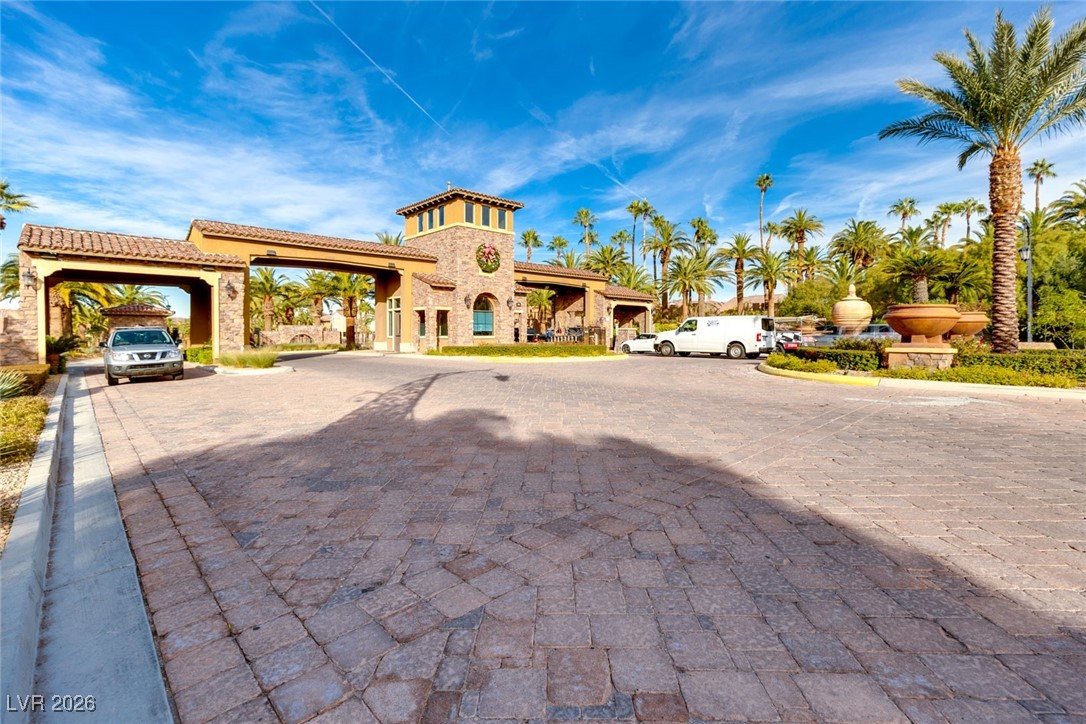 937 Rue Grand Paradis Lane