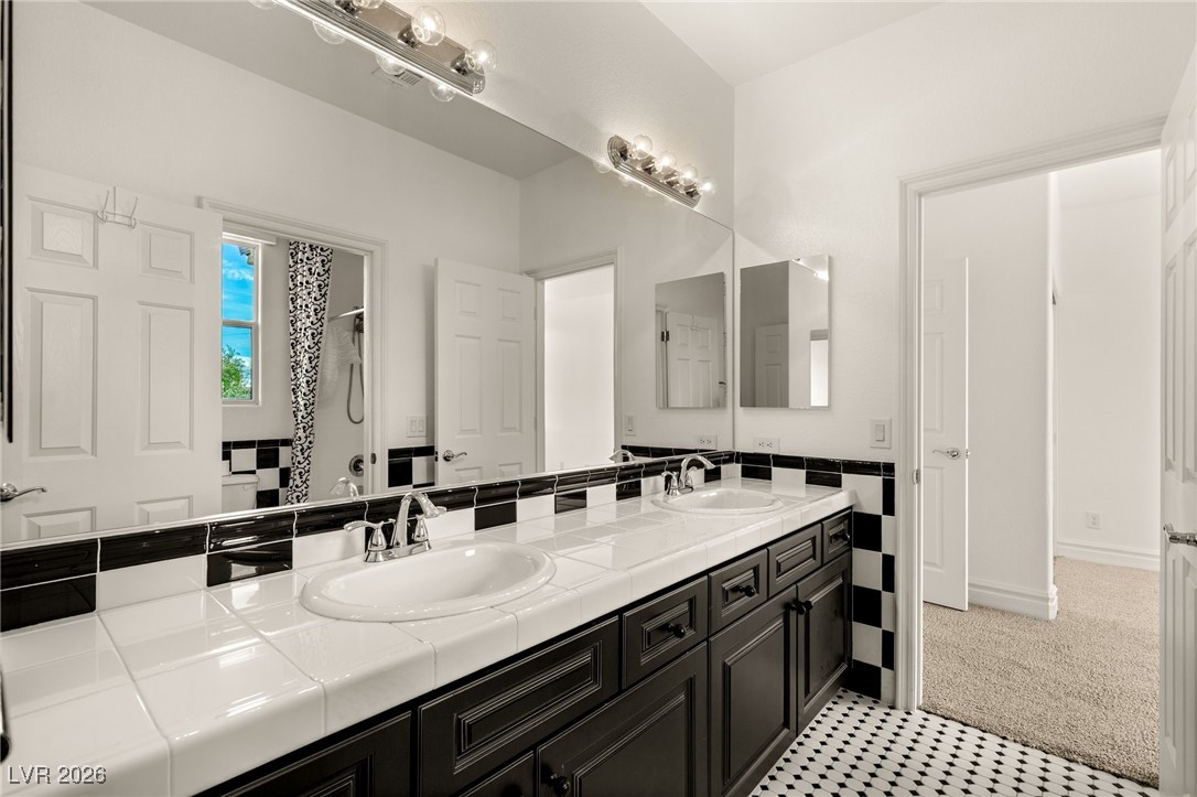 937 Rue Grand Paradis Lane