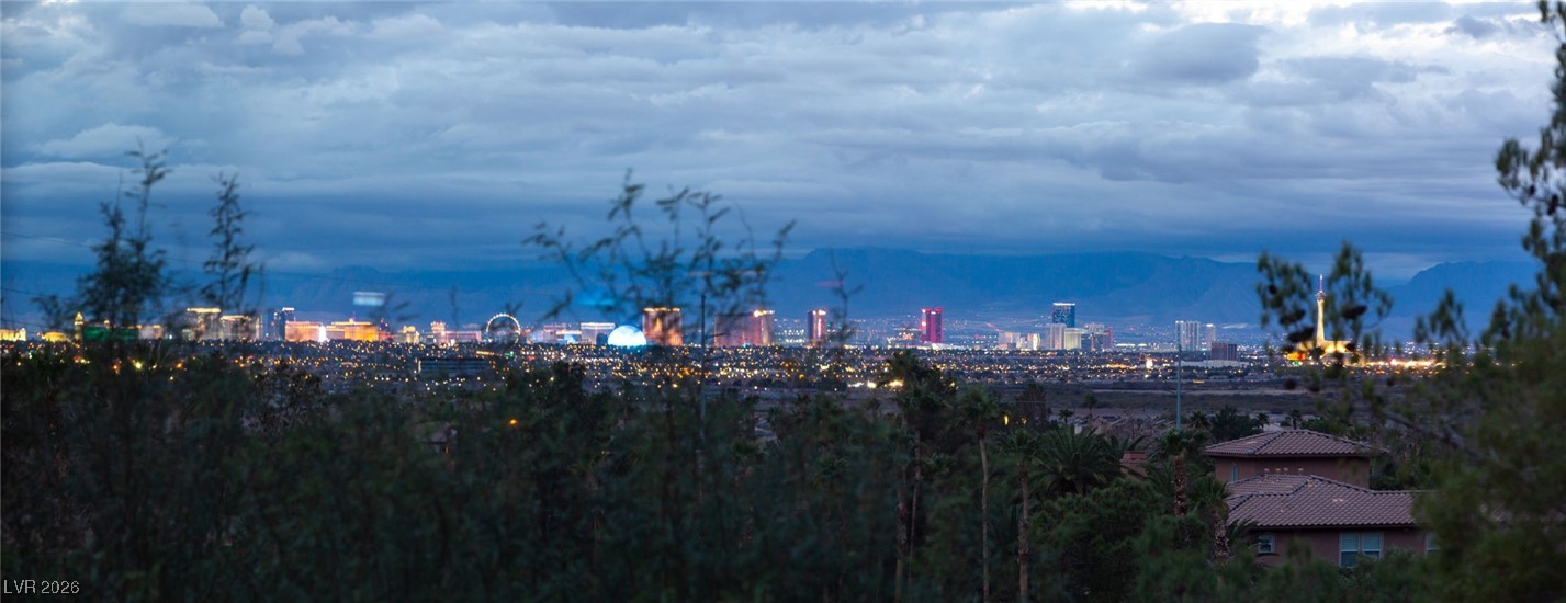 937 Rue Grand Paradis Lane