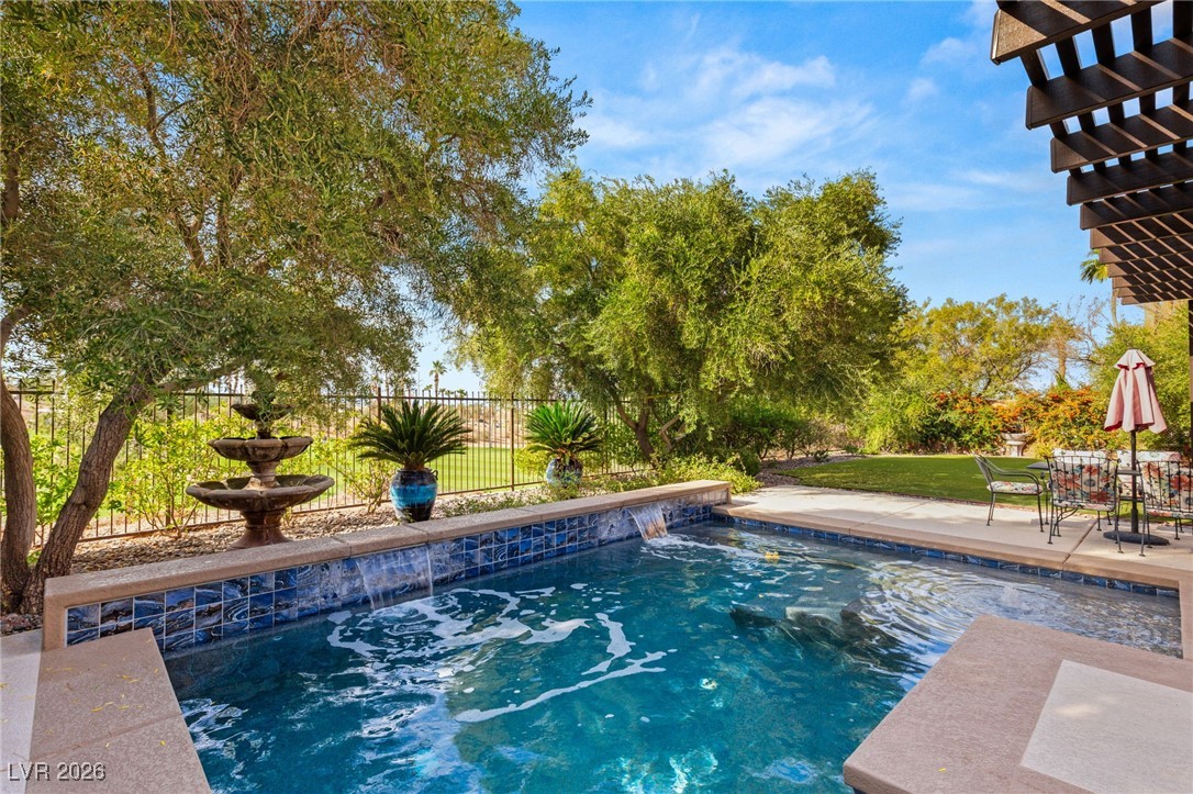 937 Rue Grand Paradis Lane