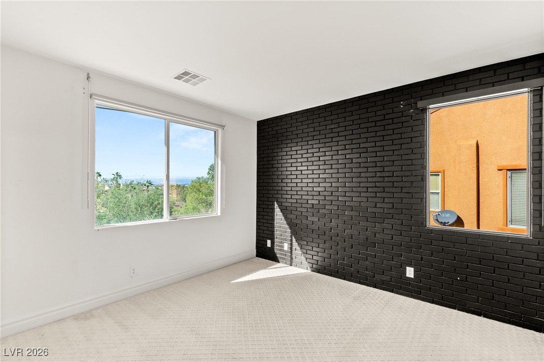 937 Rue Grand Paradis Lane