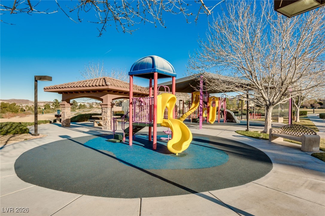 937 Rue Grand Paradis Lane