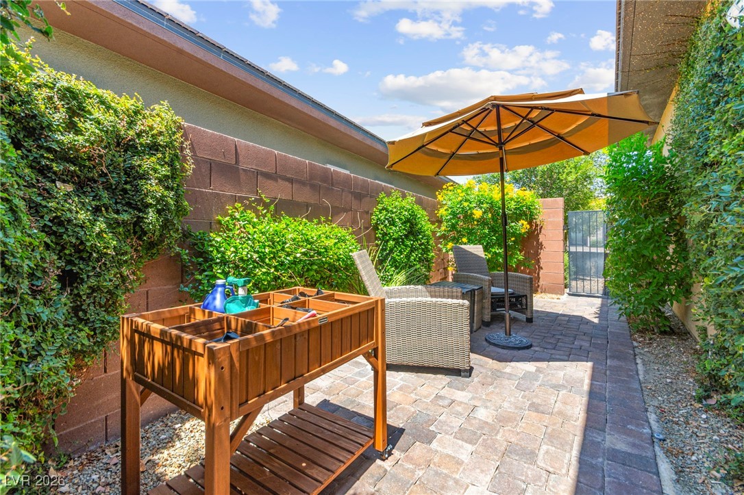 6810 Silver Crescent Street