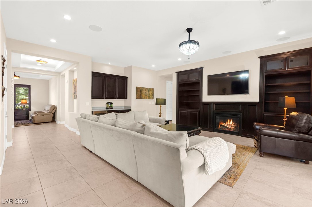 6810 Silver Crescent Street