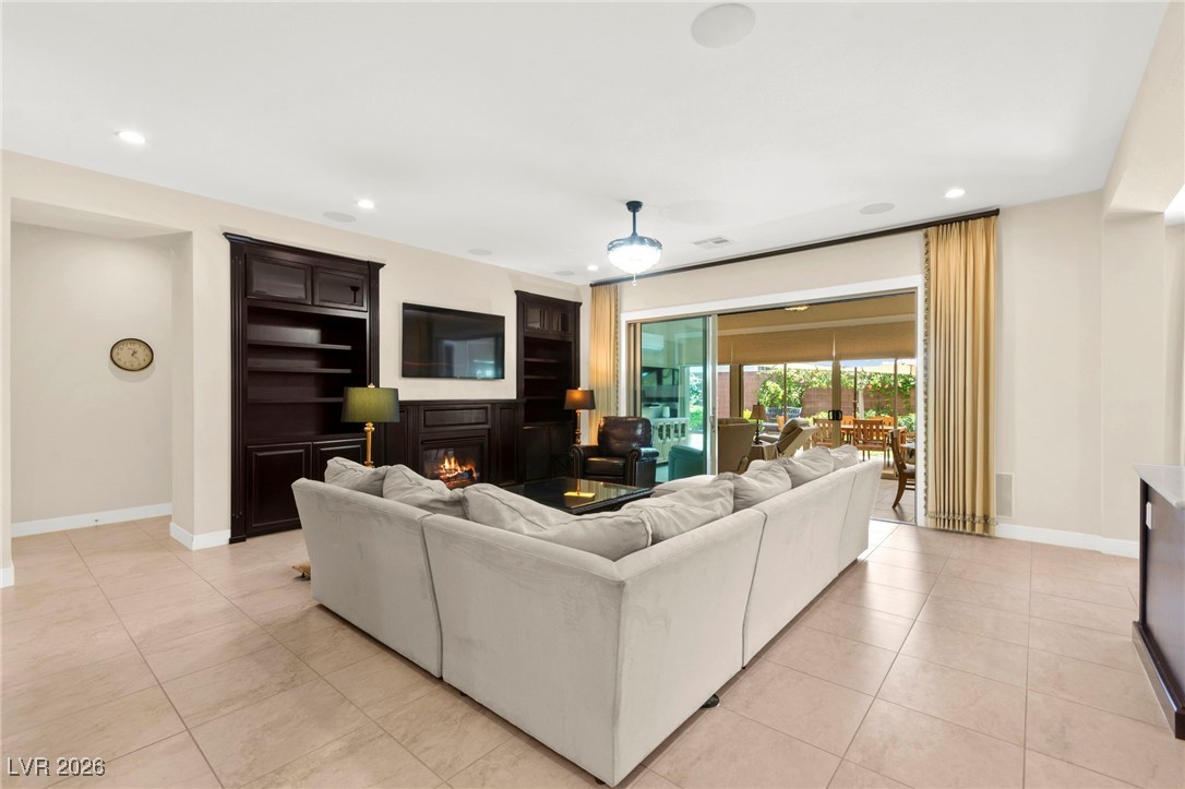 6810 Silver Crescent Street