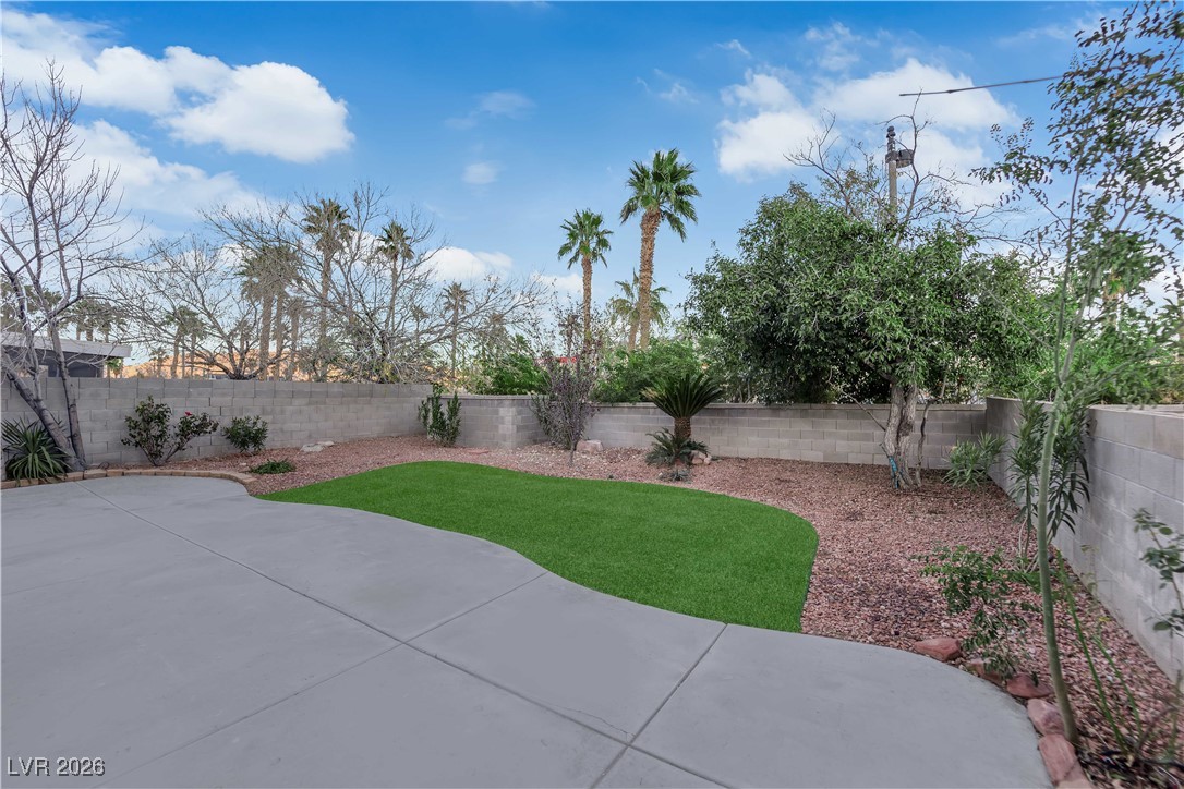 5732 Desert Sky Way