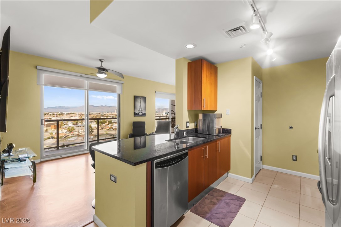 200 West Sahara Avenue 909