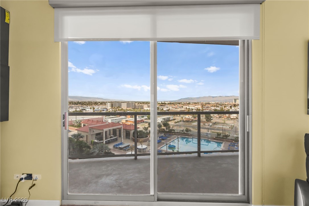 200 West Sahara Avenue 909