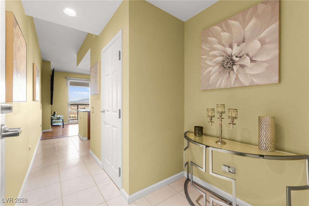 200 West Sahara Avenue 909