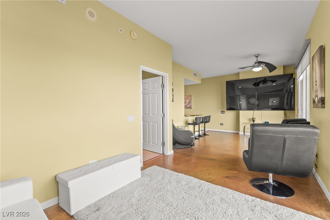 200 West Sahara Avenue 909