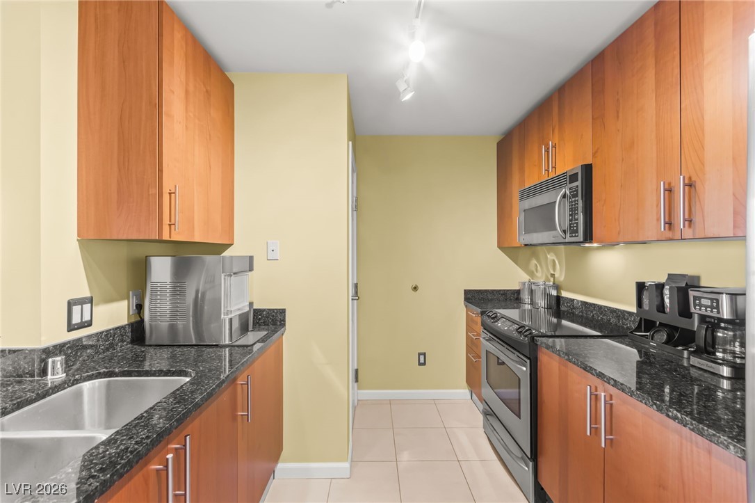 200 West Sahara Avenue 909