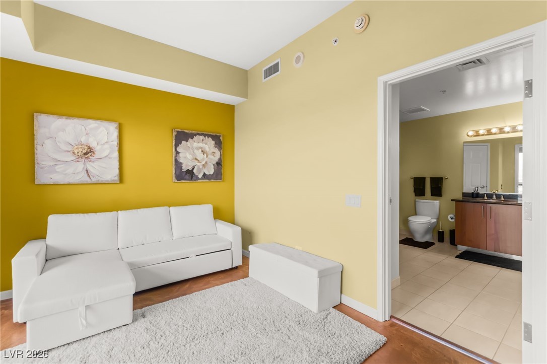 200 West Sahara Avenue 909