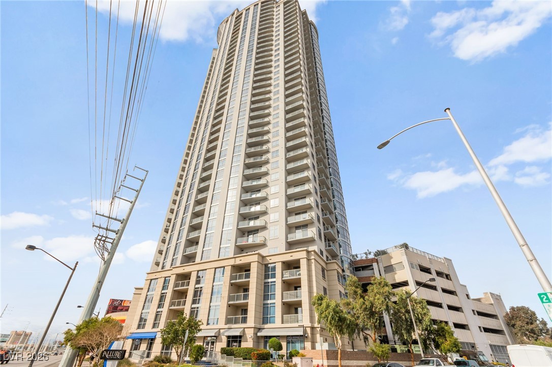 200 West Sahara Avenue 909