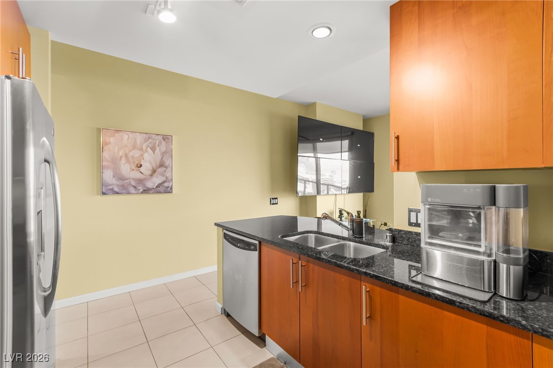 200 West Sahara Avenue 909