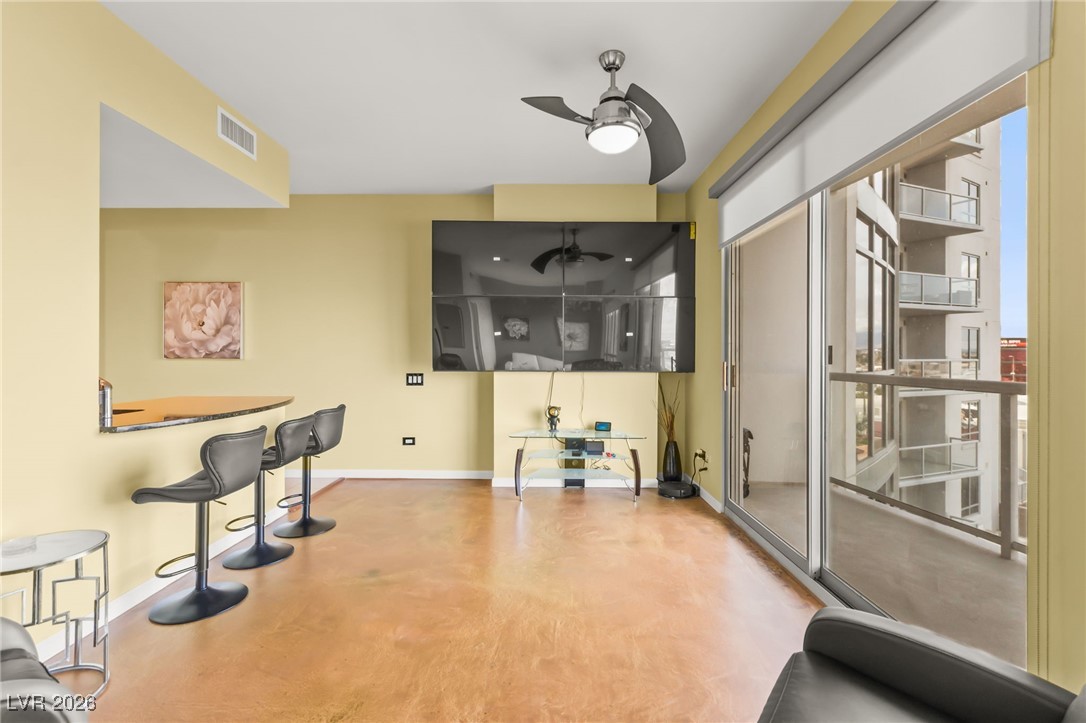 200 West Sahara Avenue 909