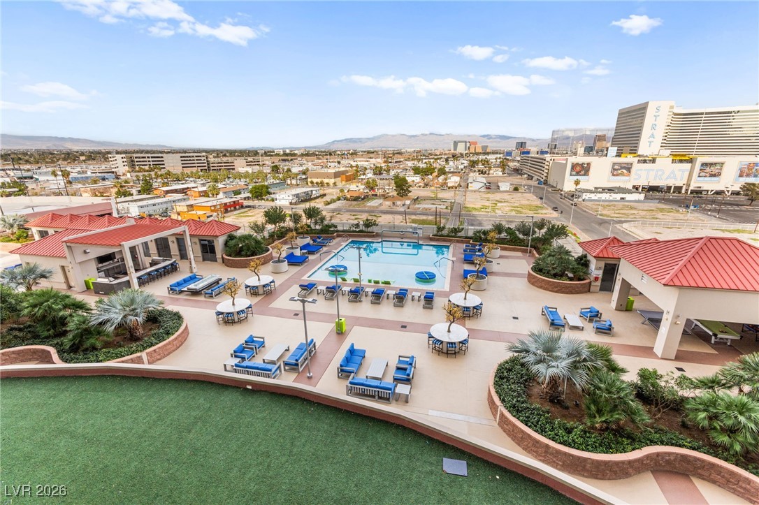 200 West Sahara Avenue 909