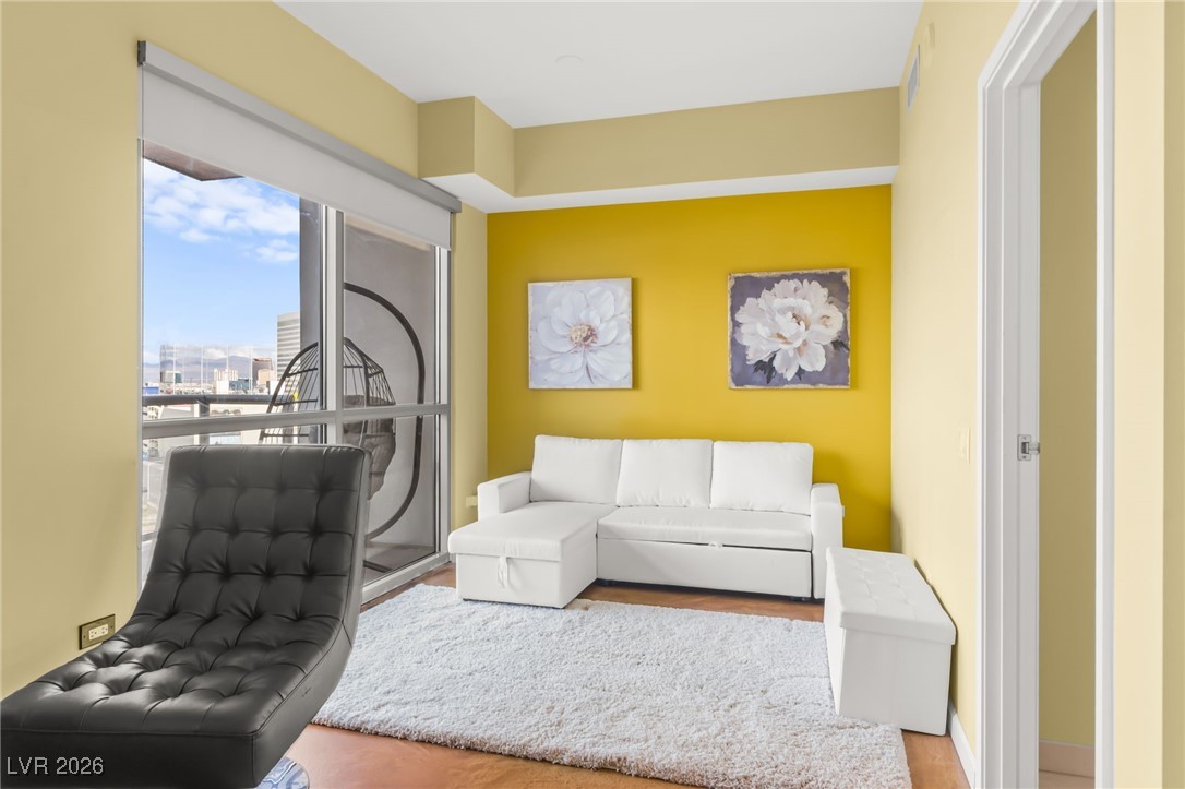 200 West Sahara Avenue 909