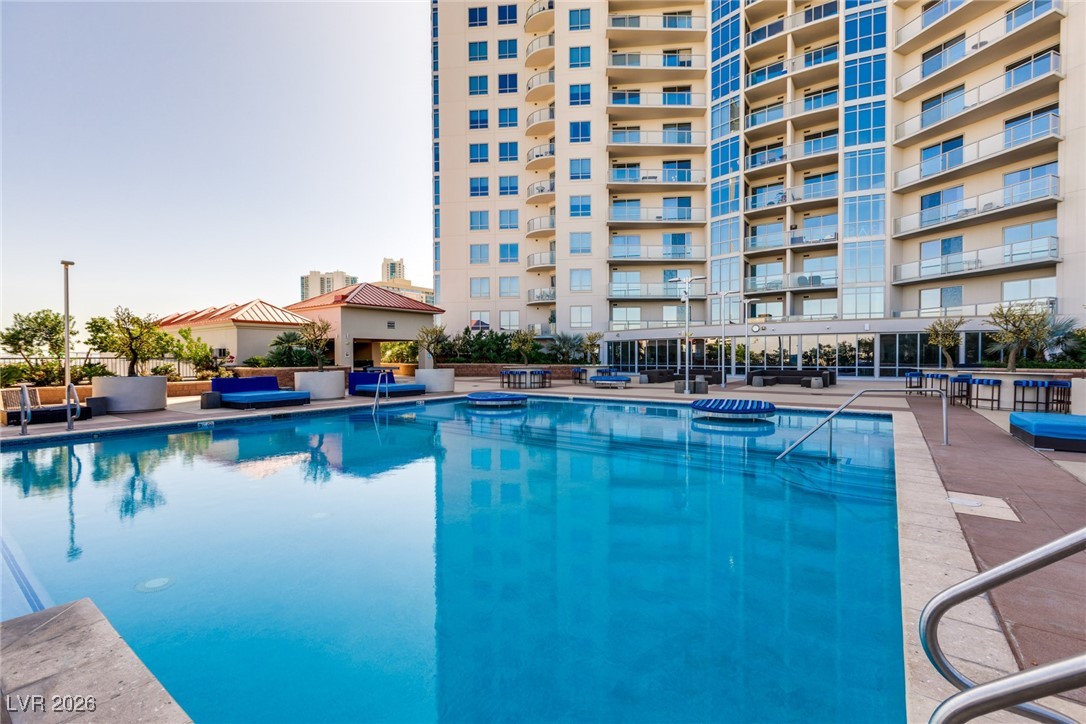 200 West Sahara Avenue 909