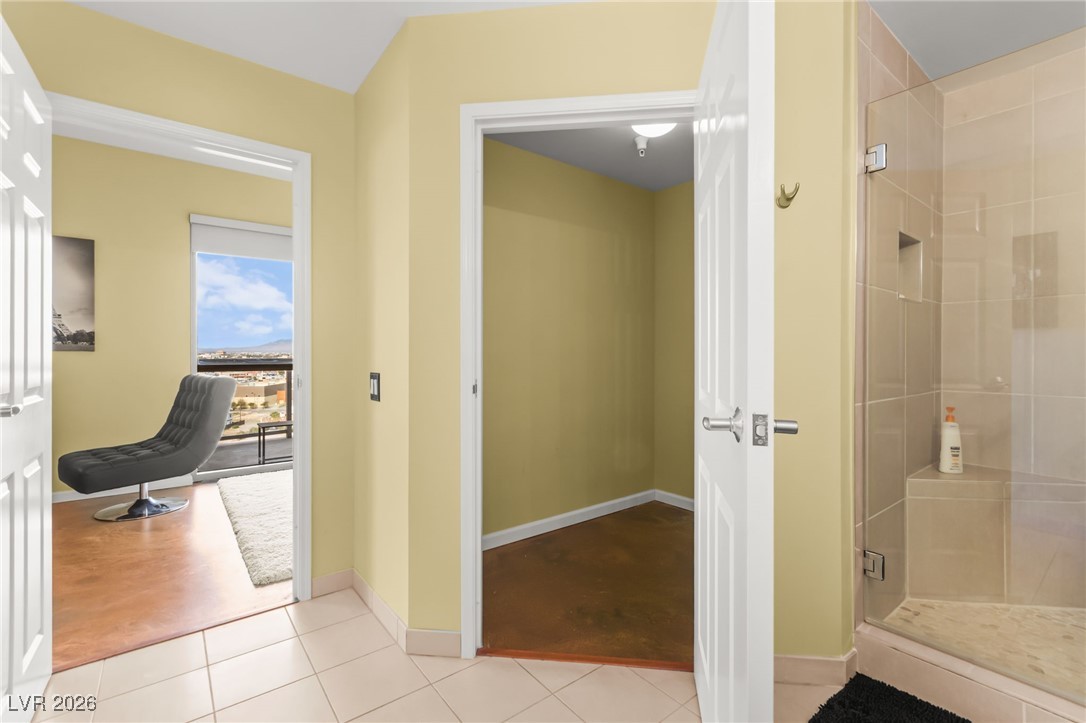 200 West Sahara Avenue 909