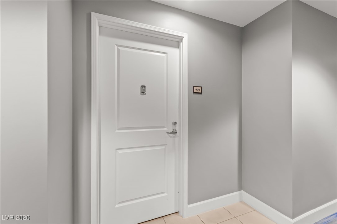 200 West Sahara Avenue 909