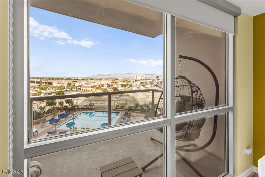 200 West Sahara Avenue 909