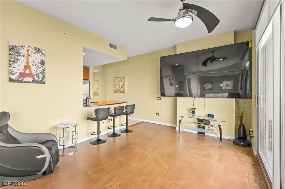 200 West Sahara Avenue 909