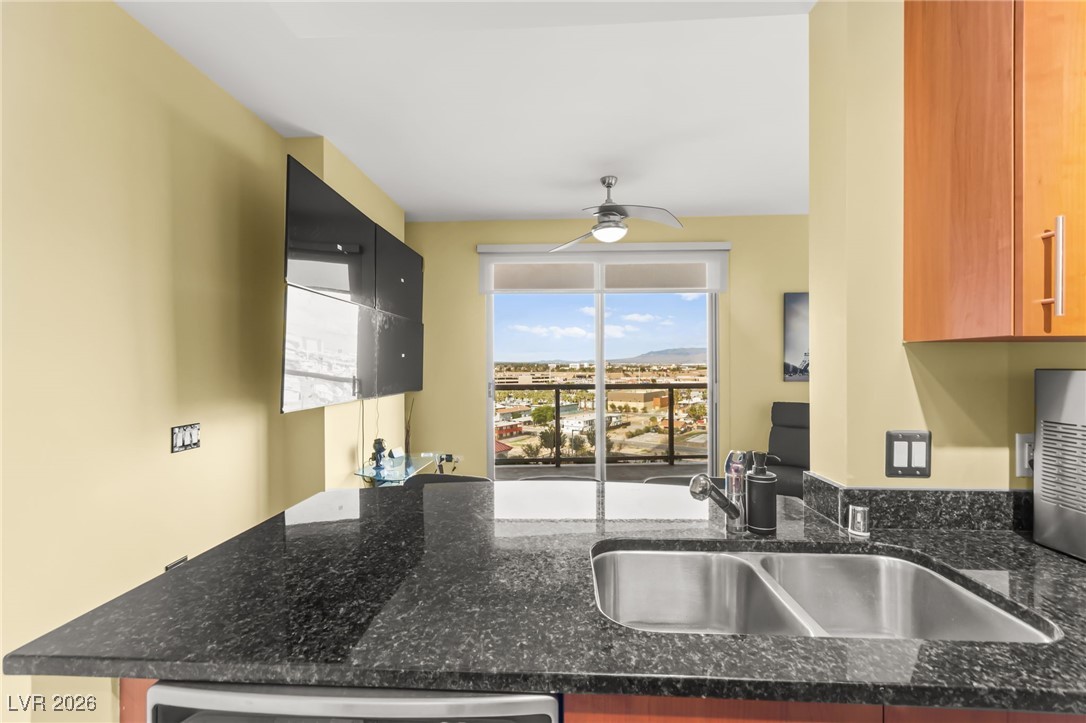 200 West Sahara Avenue 909