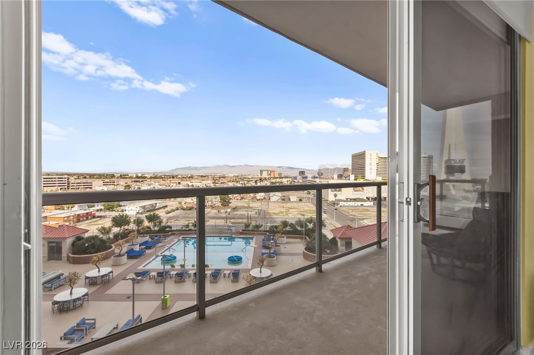 200 West Sahara Avenue 909