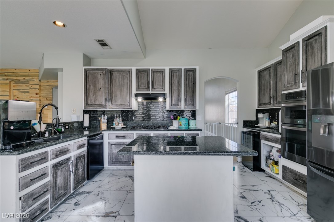 10233 Red Bridge Avenue