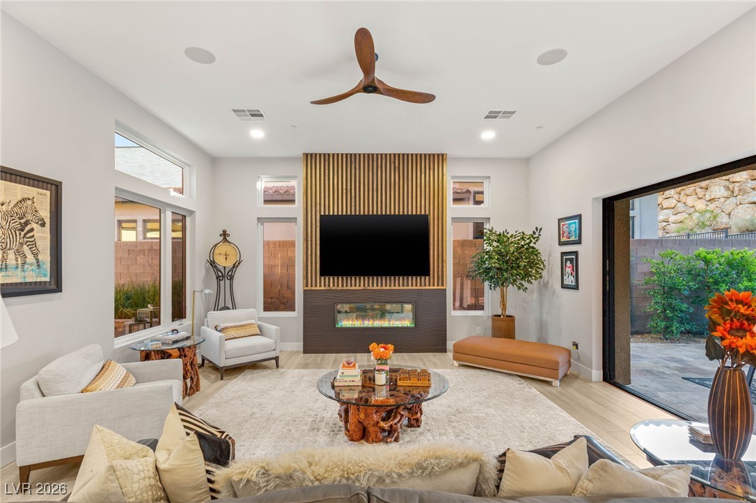 445 Cliff Terrace Avenue