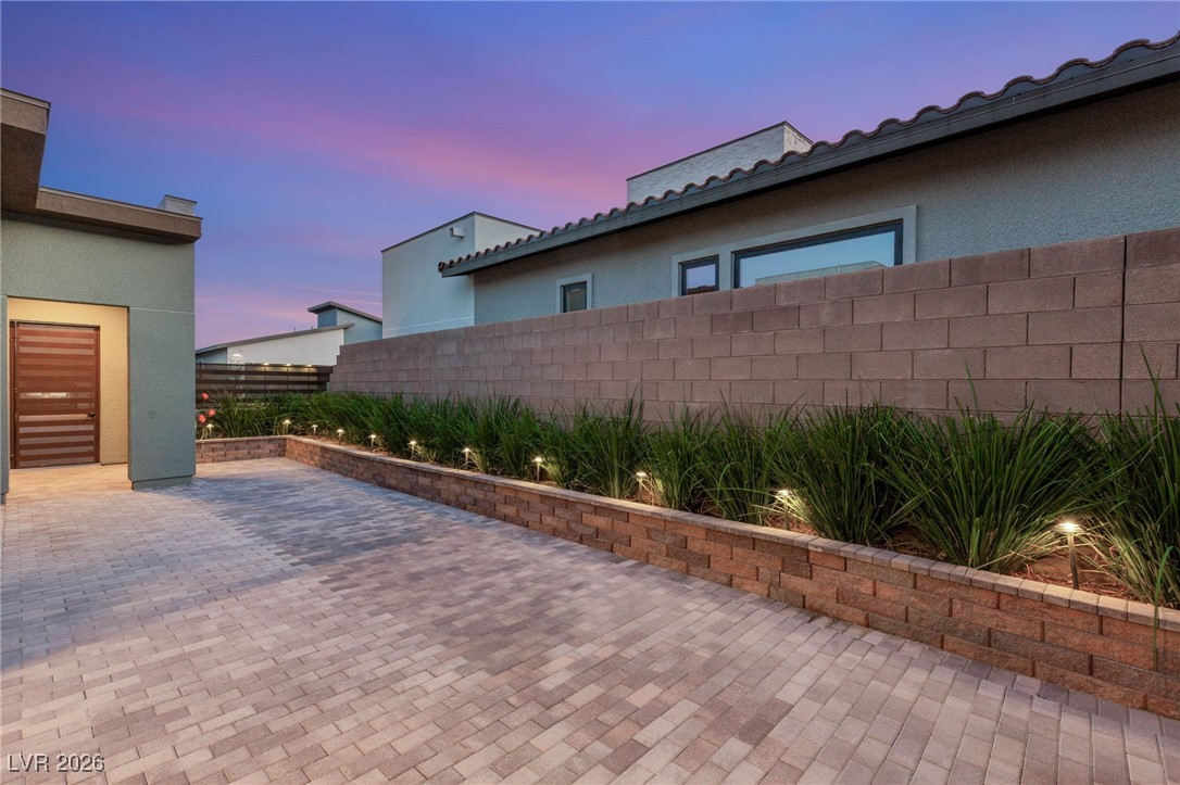 445 Cliff Terrace Avenue