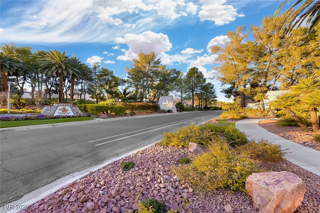 2001 Madagascar Lane