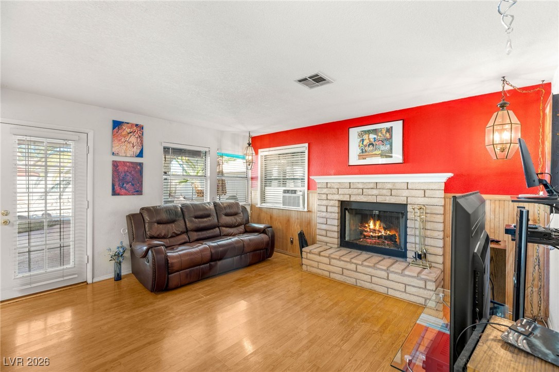 1542 Champagne Circle