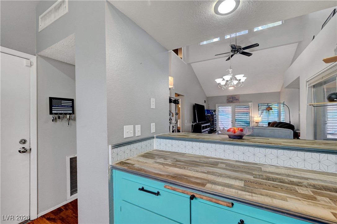 5611 Vineyard Lane 10
