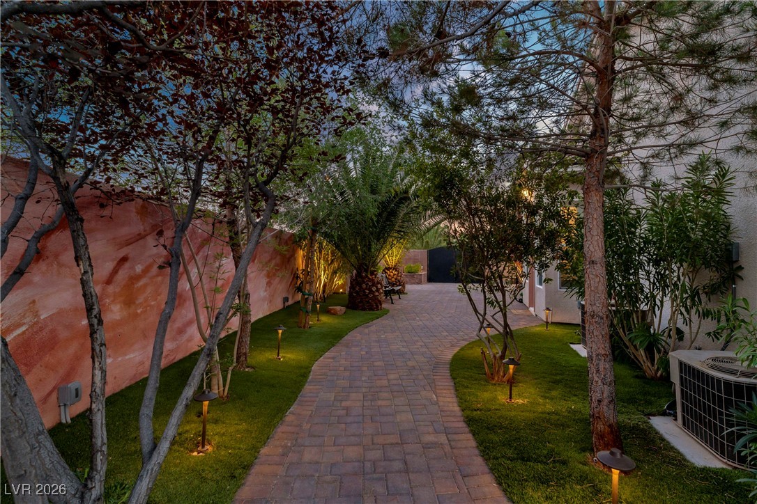 11304 Asilo Bianco Ave