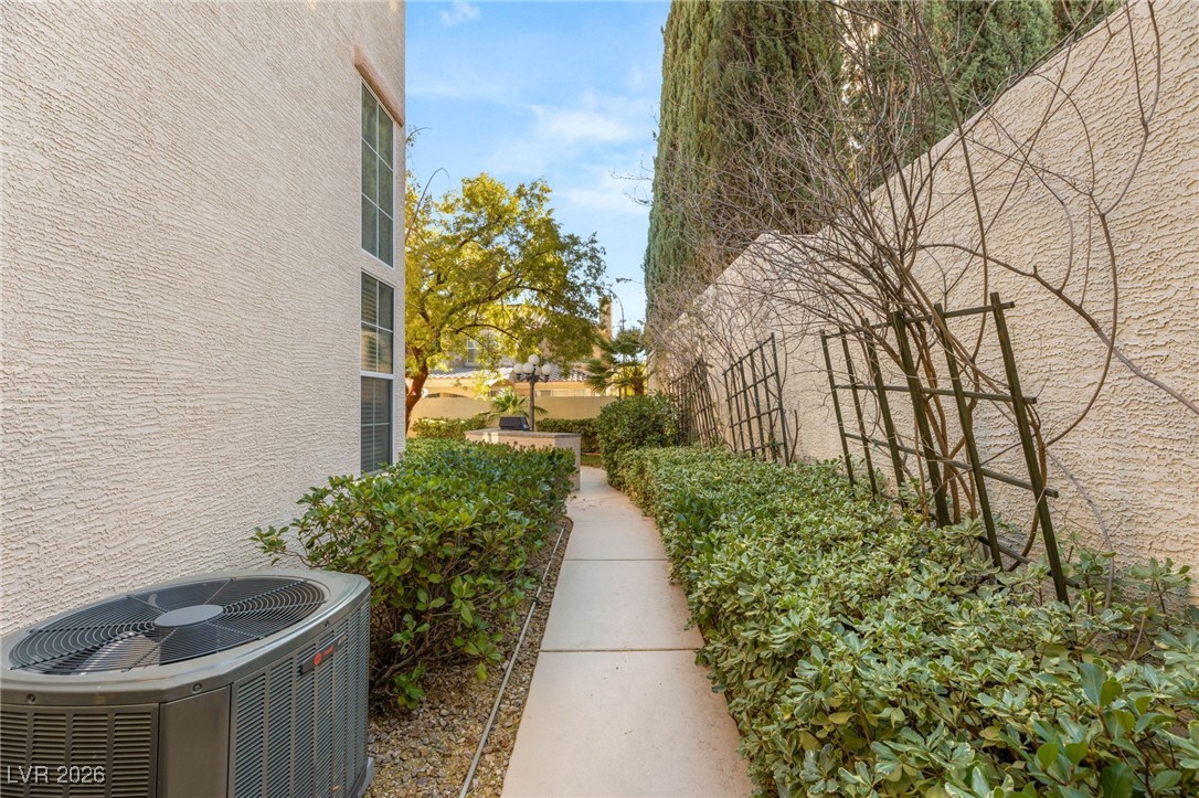 9517 Spanish Steps Lane