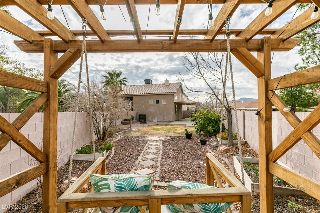637 Bonsai Tree Lane