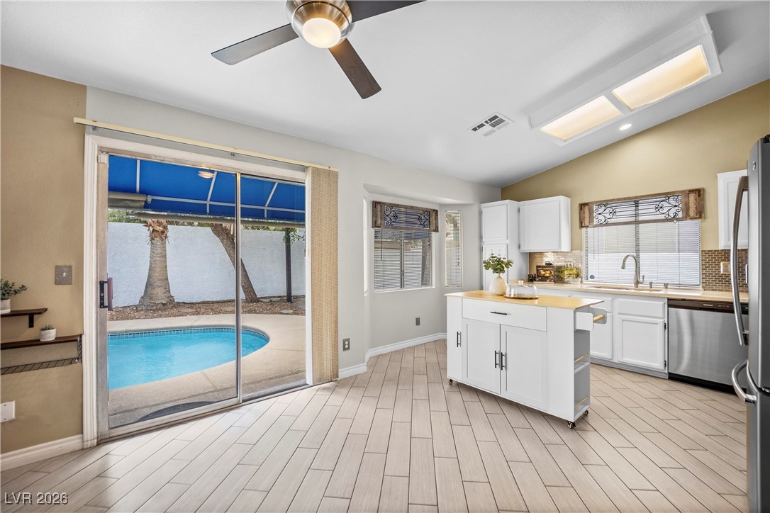 7090 Knoll View Drive