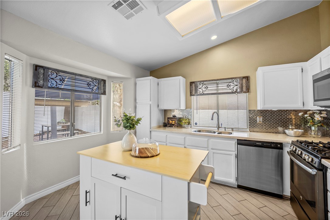 7090 Knoll View Drive