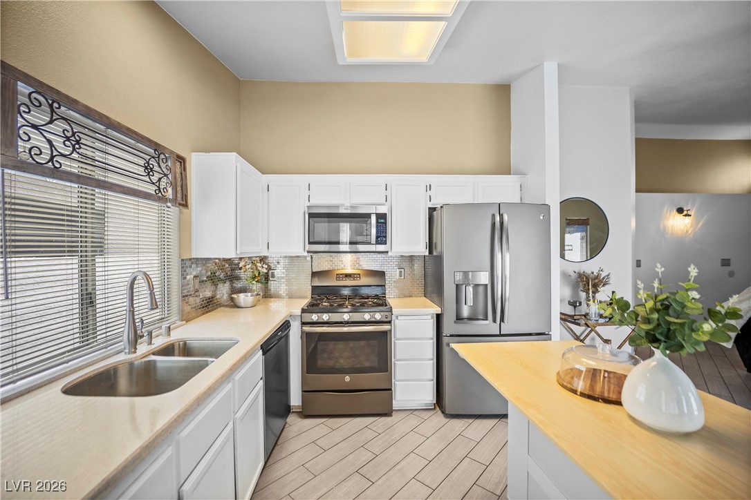 7090 Knoll View Drive