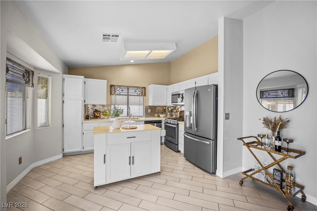 7090 Knoll View Drive