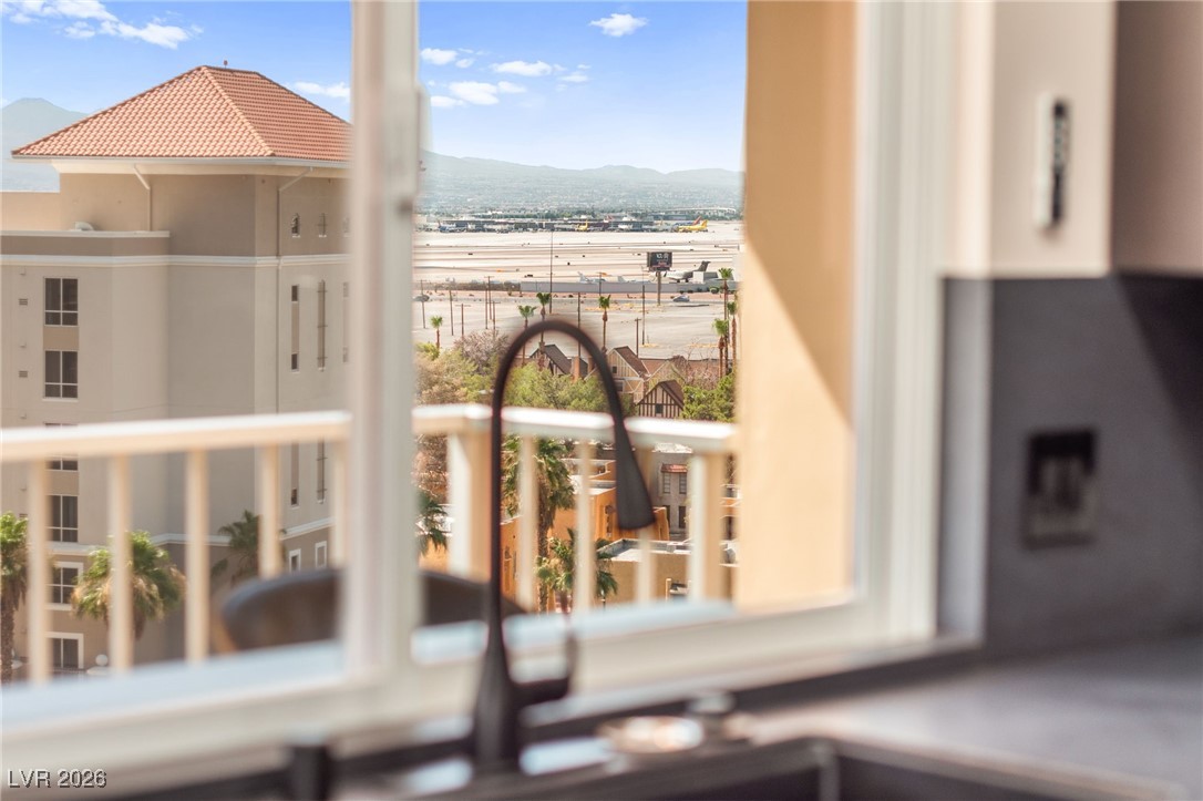 205 East Harmon Avenue 1012