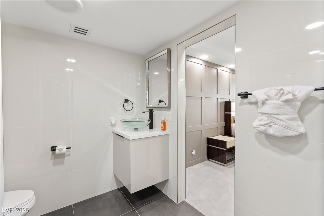 205 East Harmon Avenue 1012