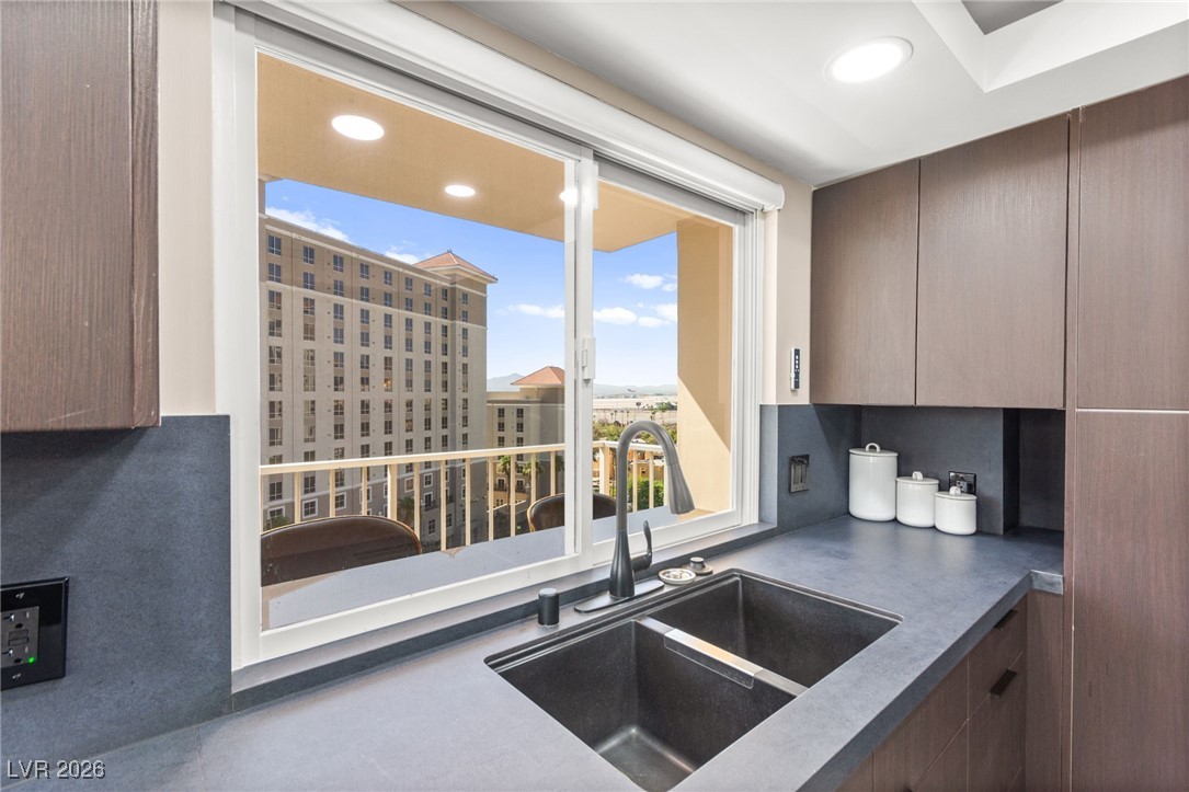 205 East Harmon Avenue 1012